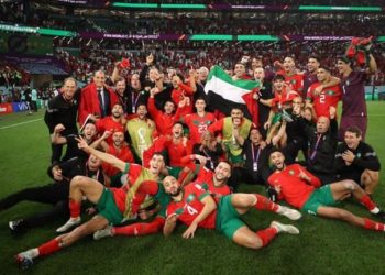 Los jugadores de Marruecos festejan con bandera de Palestina Libre