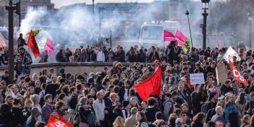 France: à bas le décret Macron sur les retraites