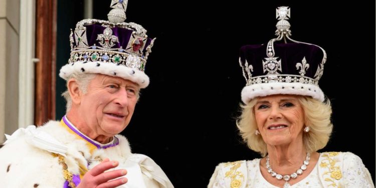 La coronación de Carlos III: una tradición teñida de sangre y explotación humana