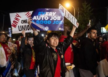 Estados Unidos: Arranca una histórica huelga que afecta a tres grandes fabricantes de automóviles
