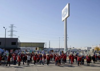 EE.UU: continúa huelga de trabajadores automotrices y se estancan las negociaciones con los fabricantes
