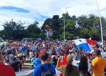 (Vídeos) Panamá: miles se movilizan en repudio a contrato minero con transnacional canadiense