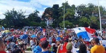 (Vídeos) Panamá: miles se movilizan en repudio a contrato minero con transnacional canadiense