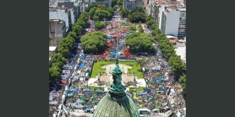 Contundente paro y multitudinaria marcha contra el ajuste de Milei y el FMI ¡A seguirla con un plan de lucha!