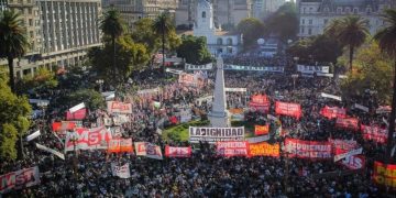 Argentina: multitudinarias marchas a 48 años de golpe