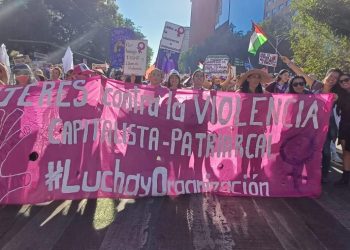 Mujeres y disidencias de la UIT-CI en el 8M por el mundo