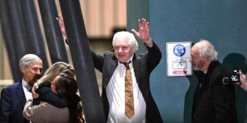 Julián Assange recupera su libertad después de años de persecución imperialista