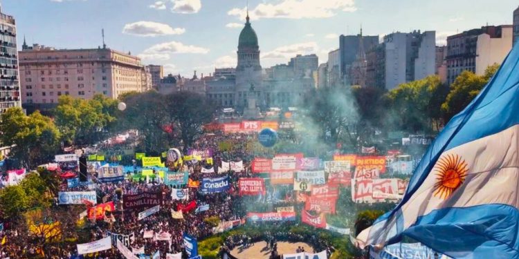 Argentina: Luego de la multitudinaria movilización, hay que seguir la pelea