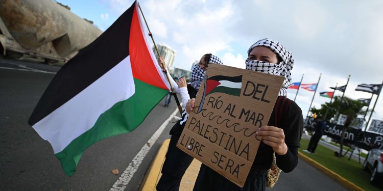 Global solidarity with Gaza grows and former Israeli defence minister accuses Netanyahu of genocide