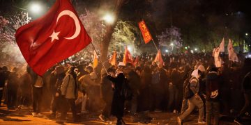 Turquía: ¡La lucha contra el régimen del Erdoğan debe crecer con una huelga general!