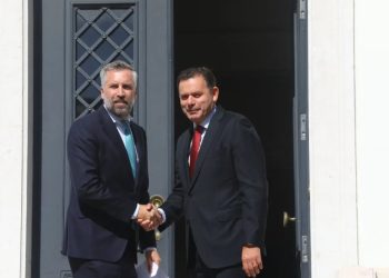 Portugal: Elecciones anticipadas: se da la vuelta al vinilo y toca lo mismo