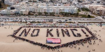 Enormes movilizaciones contra “el rey Trump” en Estados Unidos