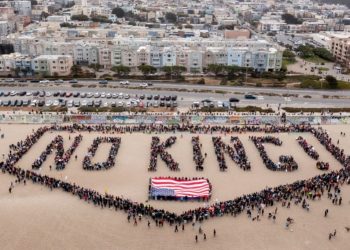 Enormes movilizaciones contra “el rey Trump” en Estados Unidos