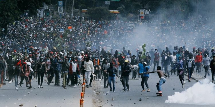 Kenya : nous condamnons les assassinats et la répression du gouvernement de William Ruto!