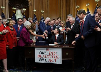 La “gran y hermosa” ley de Trump: Beneficios para los ricos y recortes para los más pobres