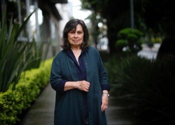 Laura Restrepo y otras escritoras y escritores cancelan su participación en el Hay Festival en rechazo a la presencia de Corina Machado