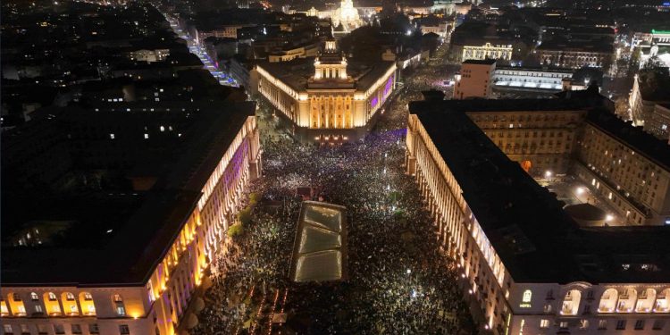 Bulgaria: grandes movilizaciones provocan la caída del gobierno
