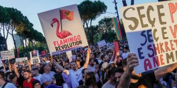 Albania: La “revolución del flamenco” contra la familia Trump