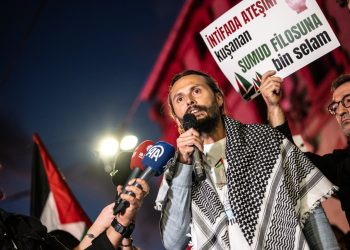 Görkem Duru, participante de la Flotilla Global Sumud: «Rechazamos la normalización del genocidio bajo el pretexto de un falso plan de paz».